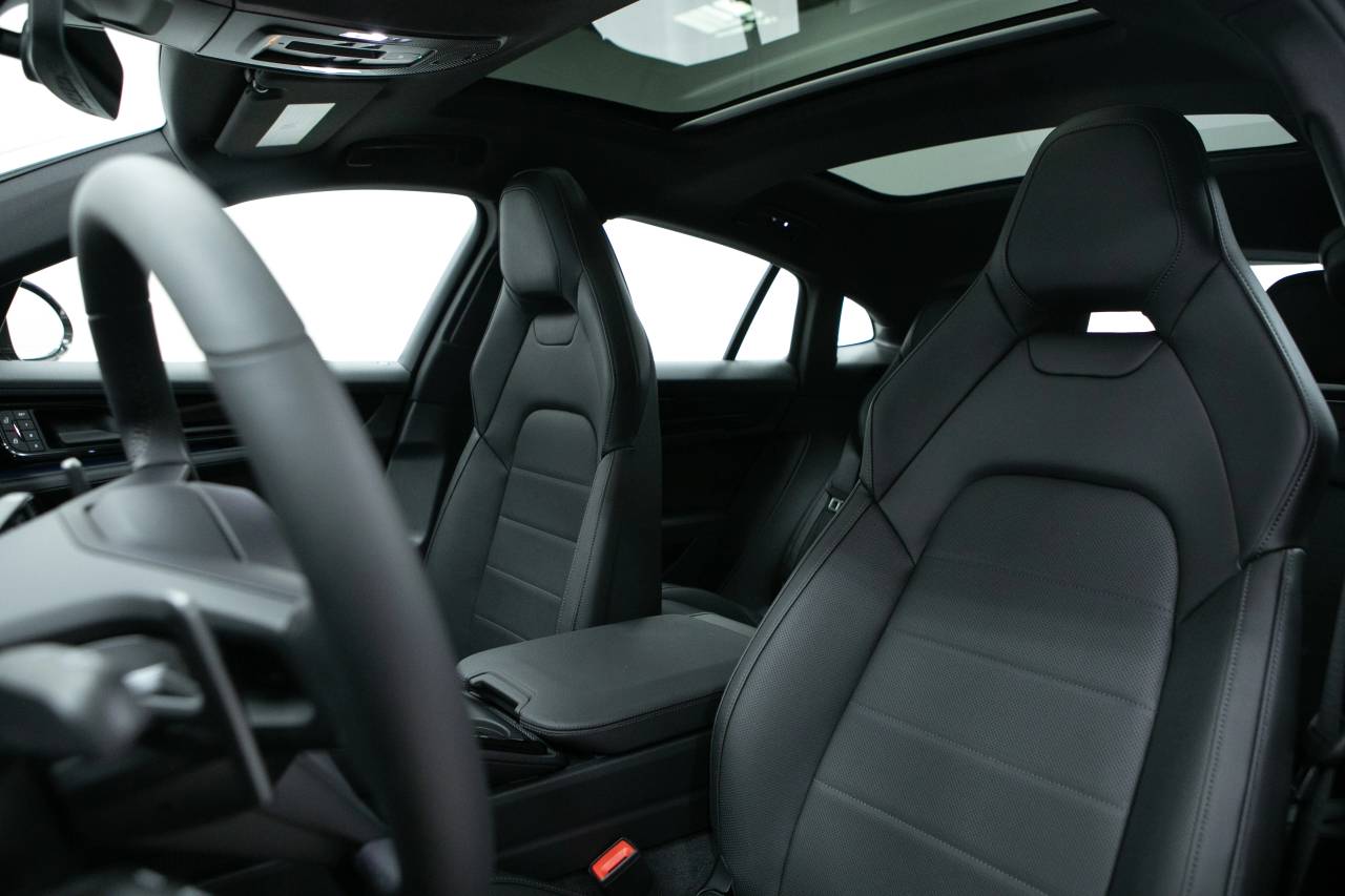 Thumbnail: 2025 Porsche Panamera - 8