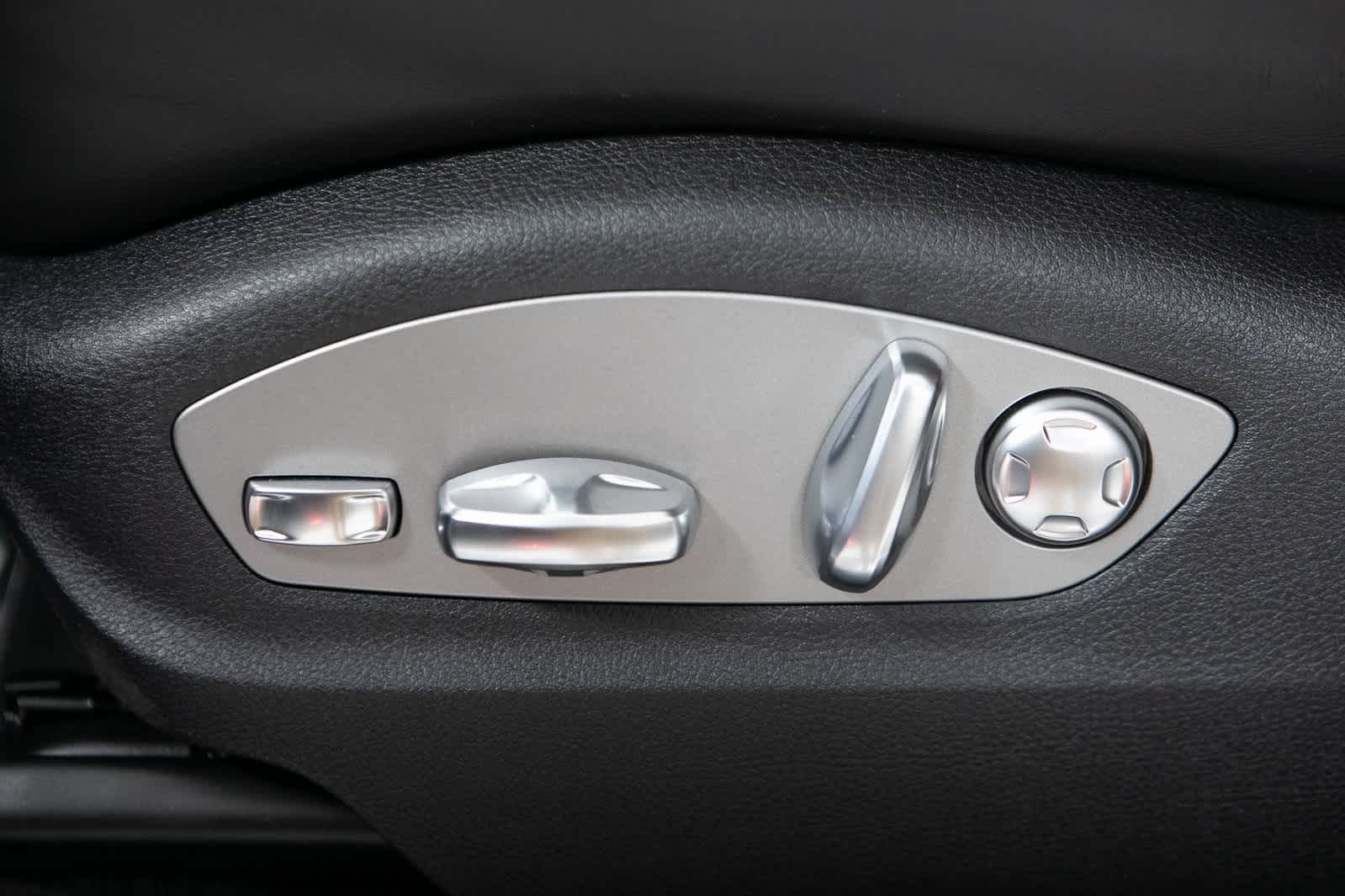 Thumbnail: 2025 Porsche Macan - 17