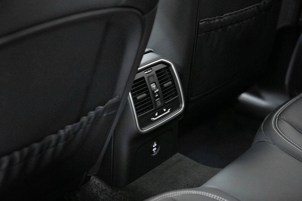 Thumbnail: 2026 Porsche Macan - 36