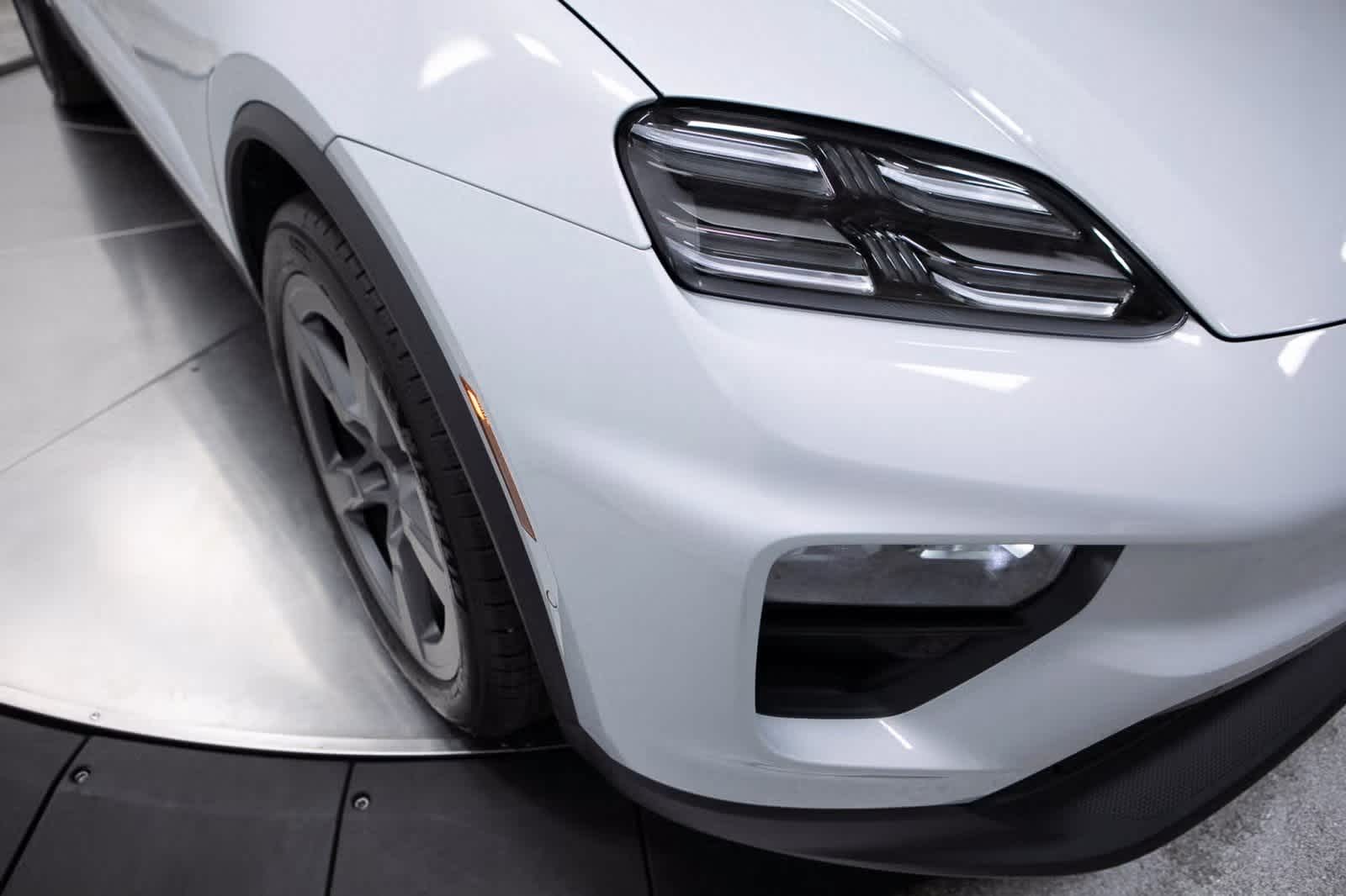 Thumbnail: 2025 Porsche Macan - 12