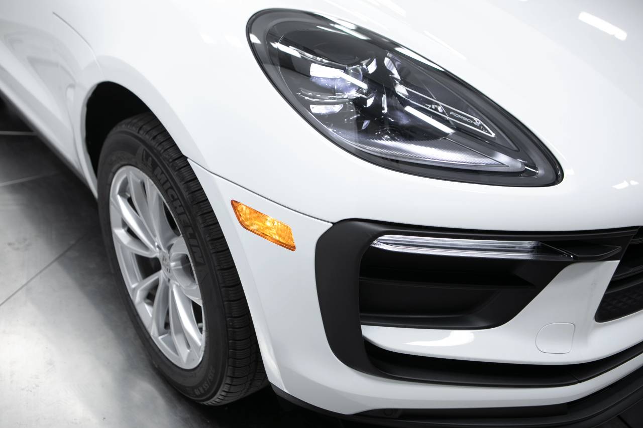 Thumbnail: 2026 Porsche Macan - 12