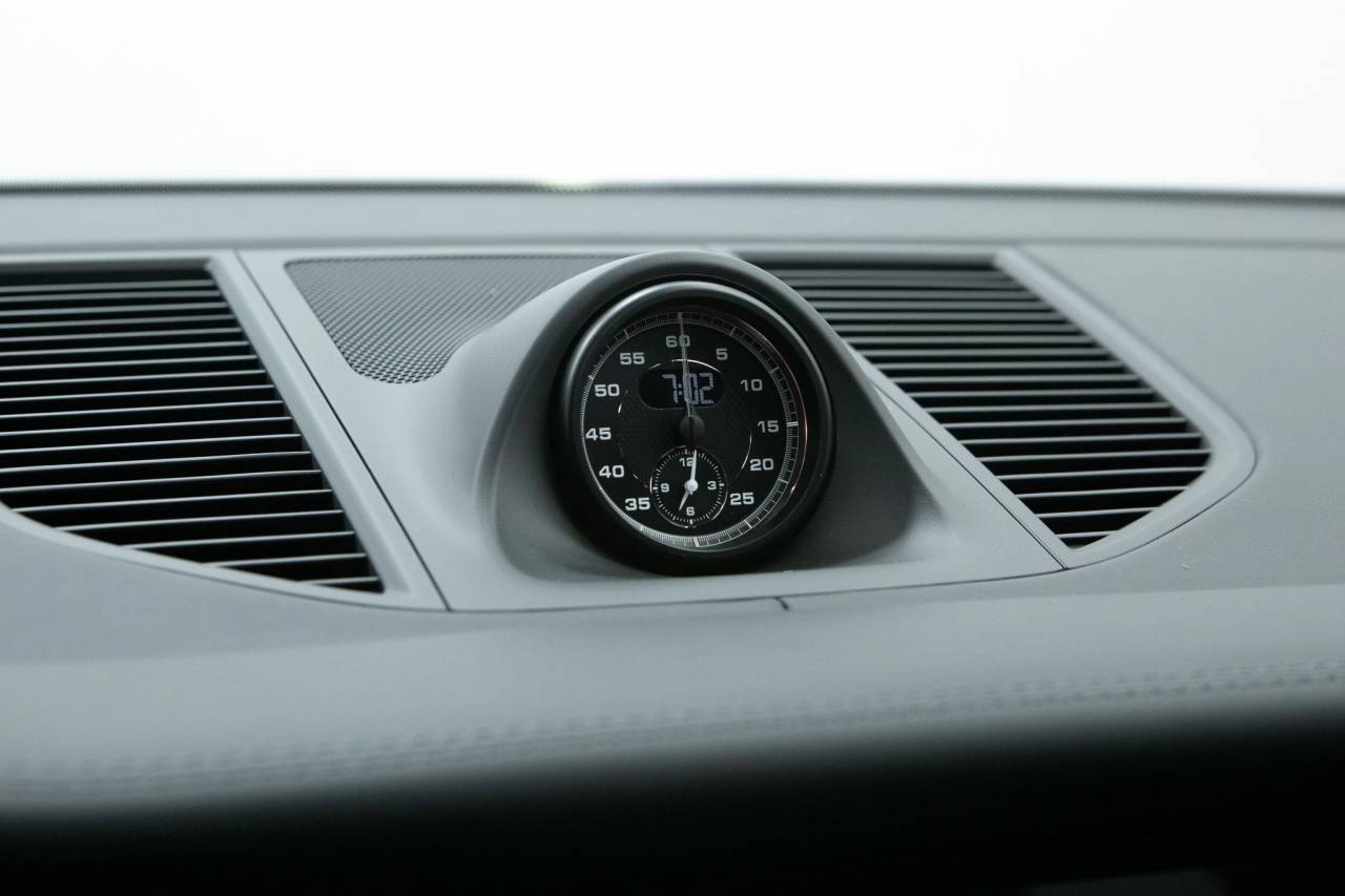 Thumbnail: 2026 Porsche Macan - 30