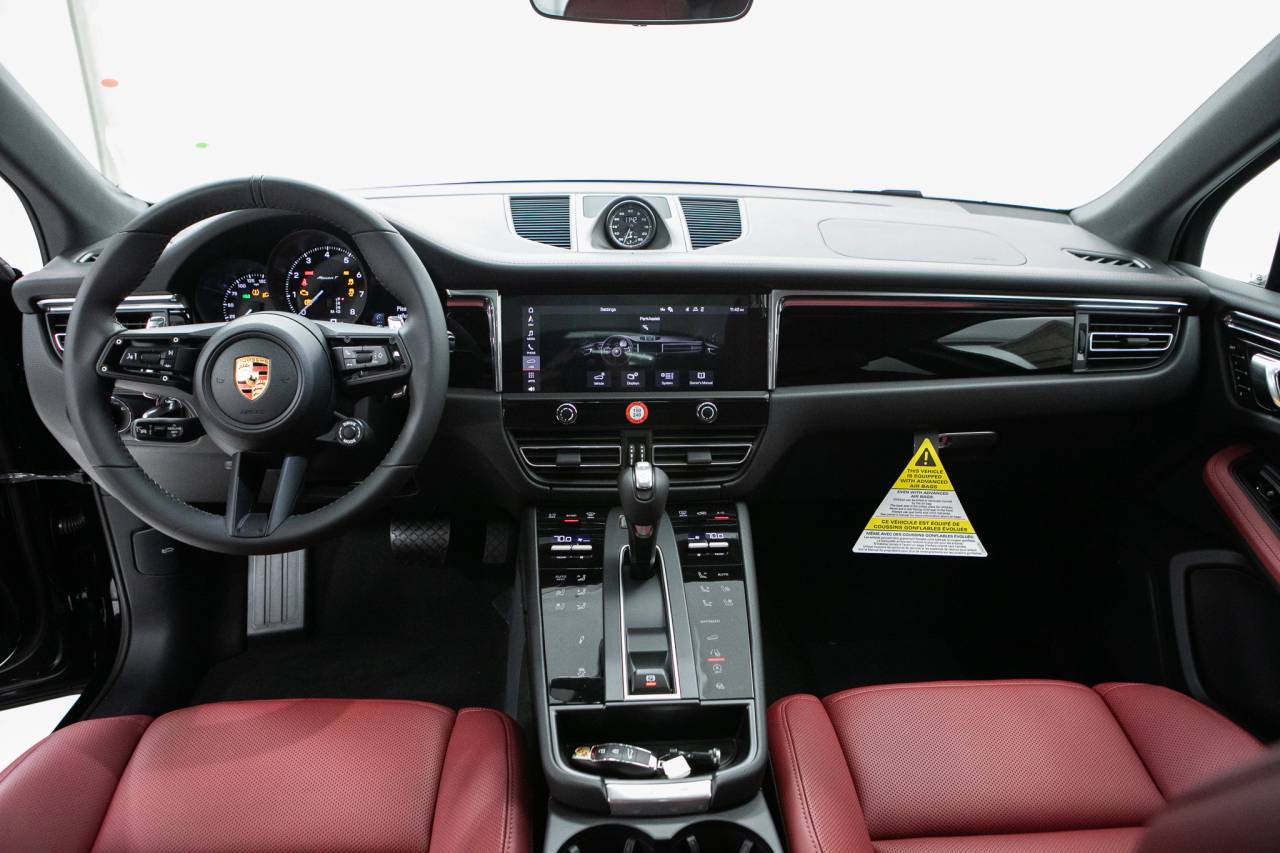 Thumbnail: 2026 Porsche Macan - 20