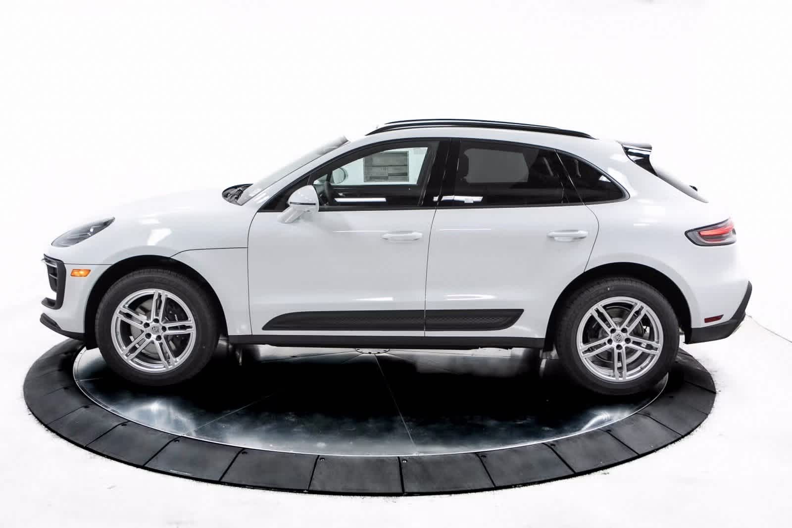 Thumbnail: 2025 Porsche Macan - 2