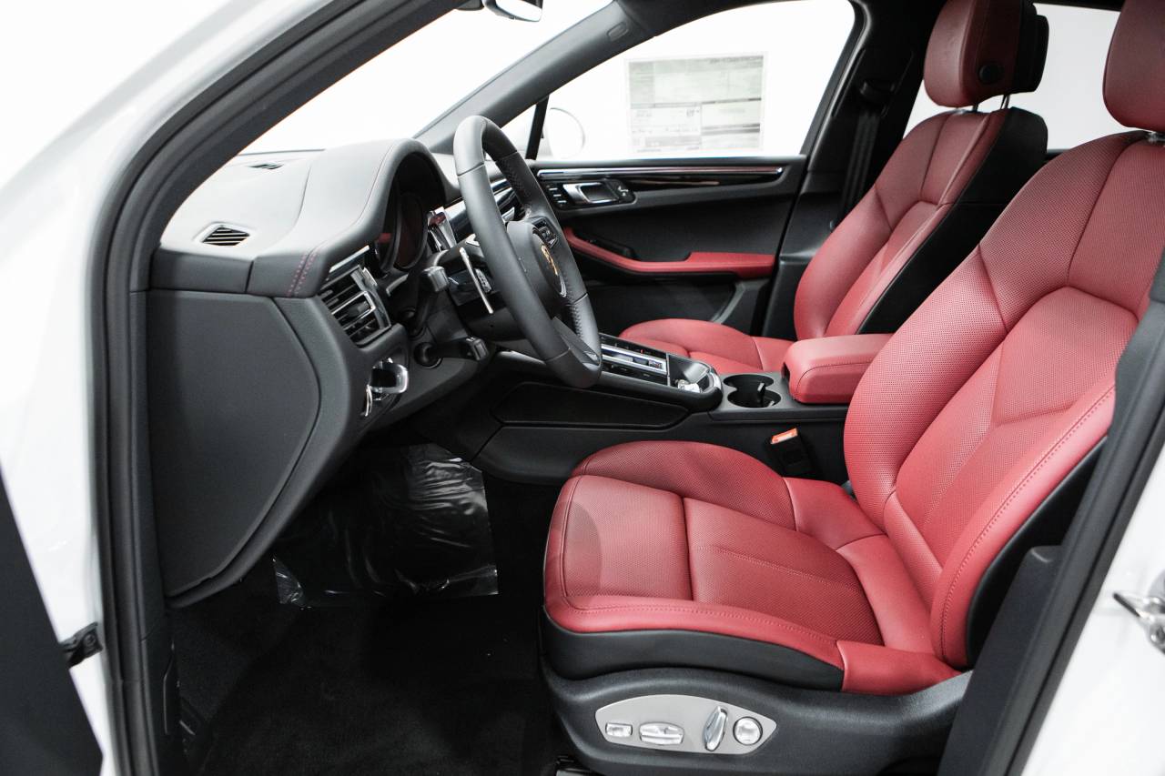 Thumbnail: 2026 Porsche Macan - 22