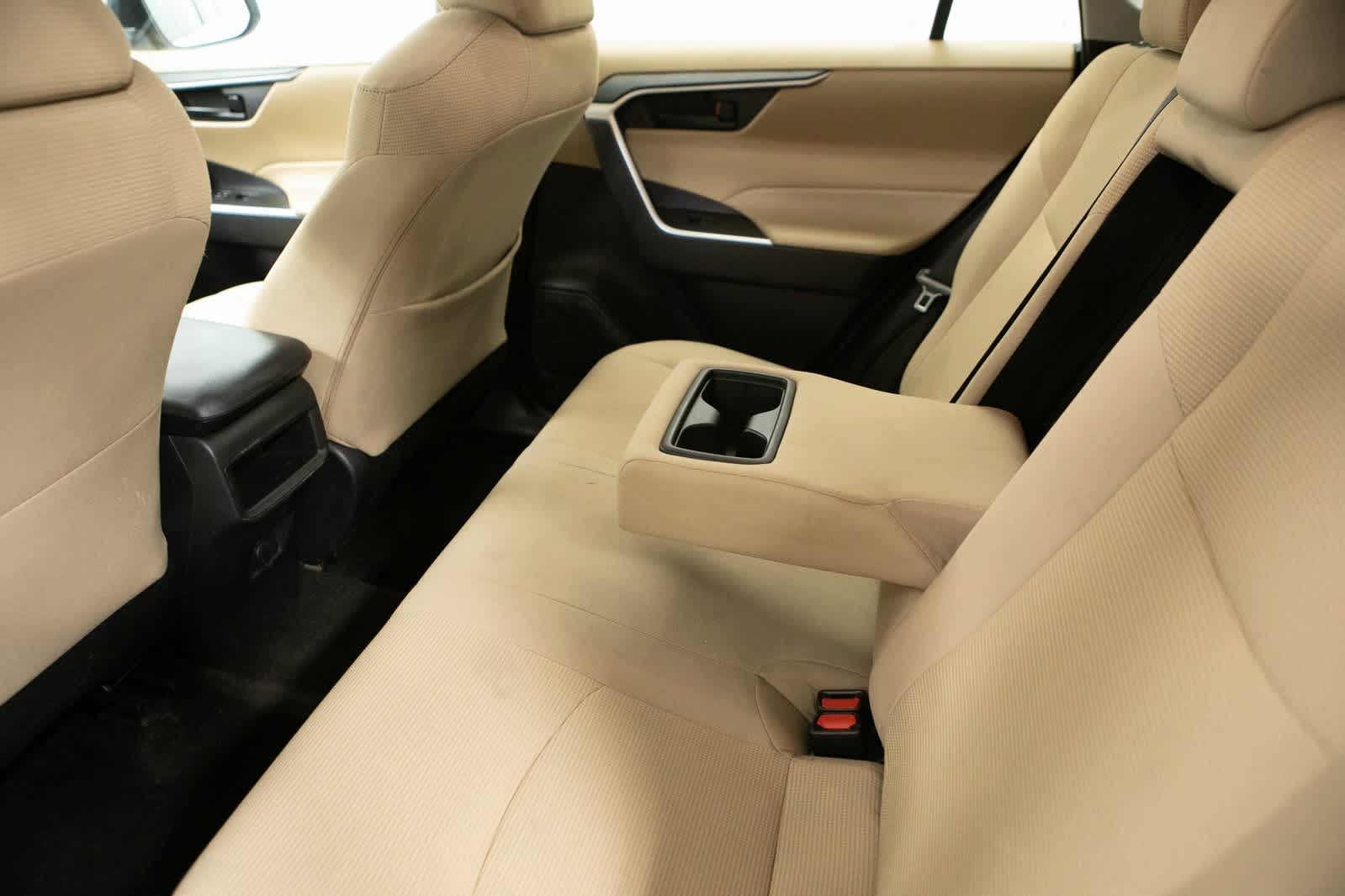 Thumbnail: 2021 Toyota RAV4 - 25