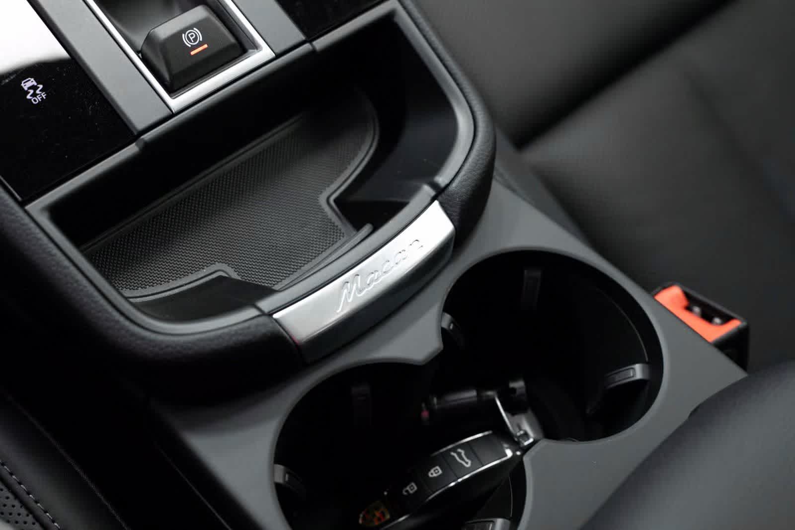 Thumbnail: 2025 Porsche Macan - 22