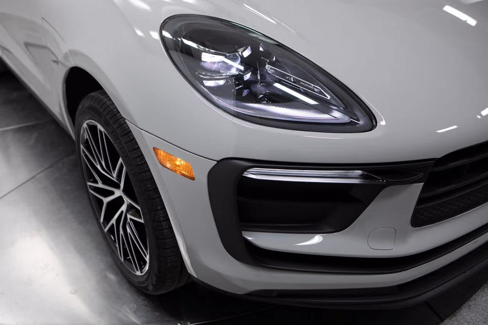 Thumbnail: 2025 Porsche Macan - 12