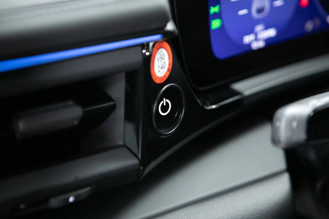 Thumbnail: 2025 Porsche Macan - 28