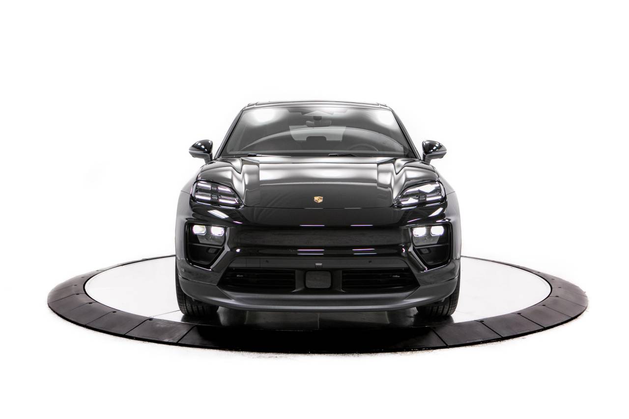 Thumbnail: 2026 Porsche Macan - 10