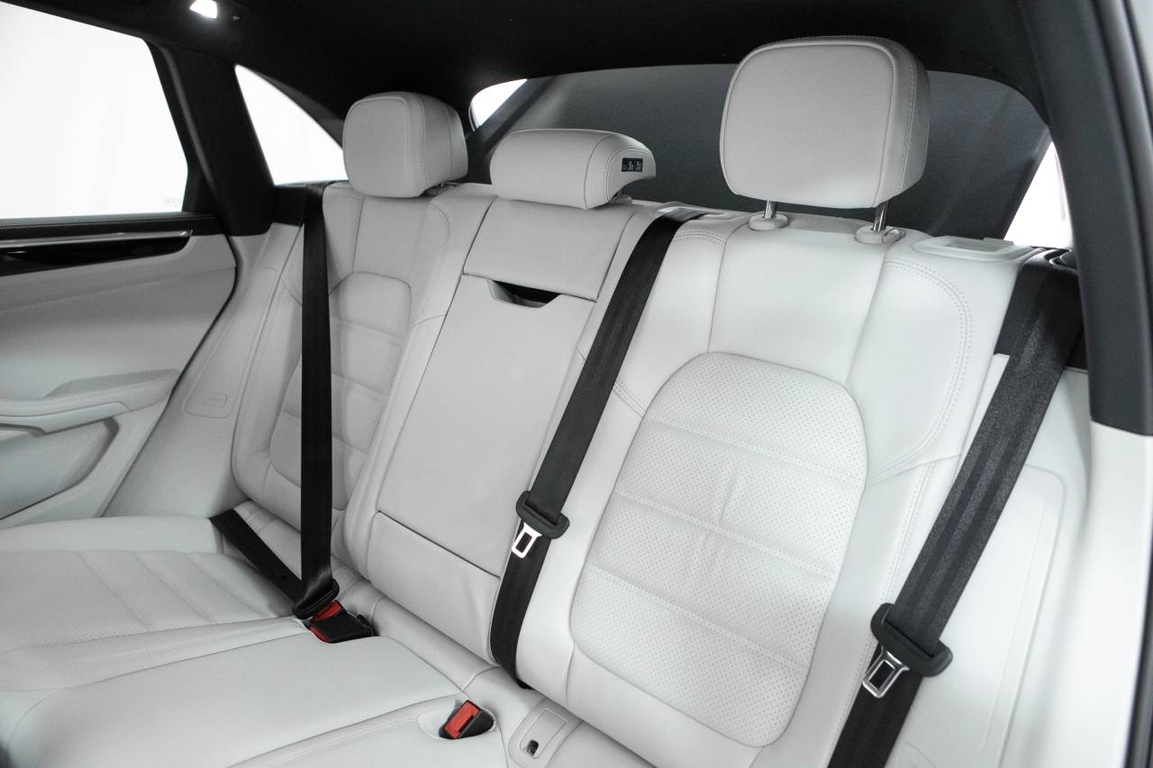 Thumbnail: 2026 Porsche Macan - 36