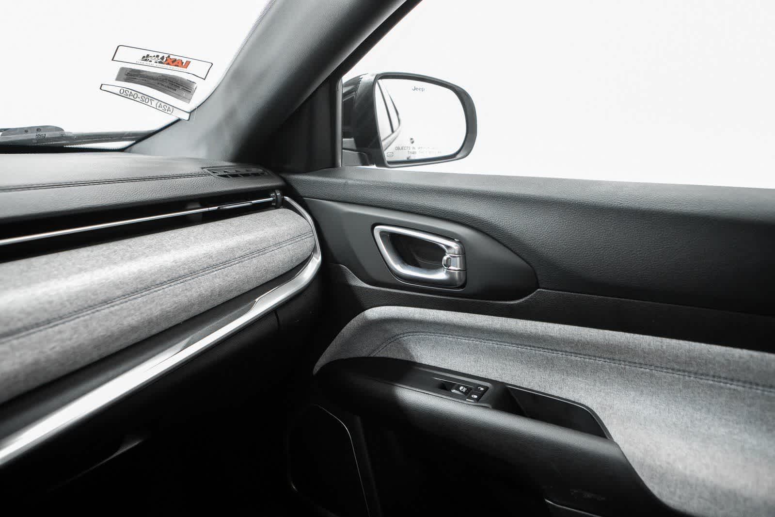 Thumbnail: 2023 Jeep Compass - 23