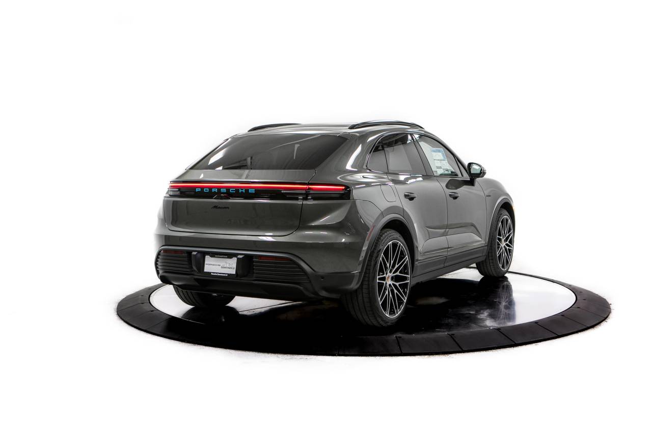 Thumbnail: 2026 Porsche Macan - 7