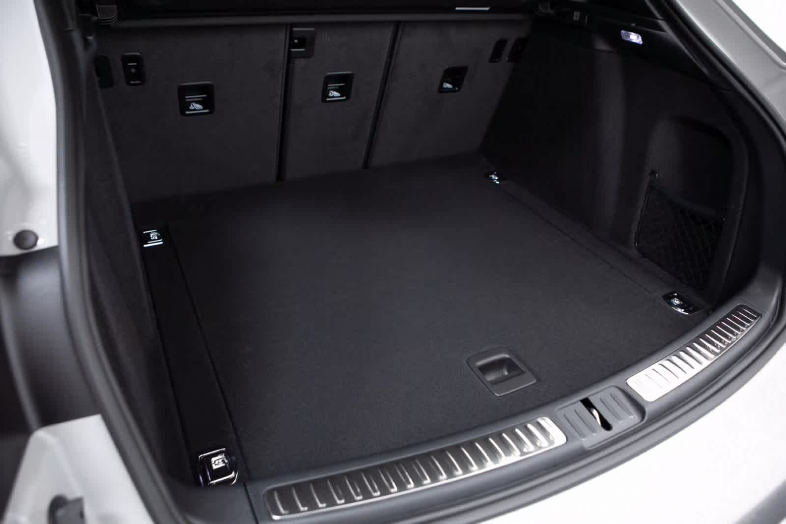 Thumbnail: 2025 Porsche Macan - 31