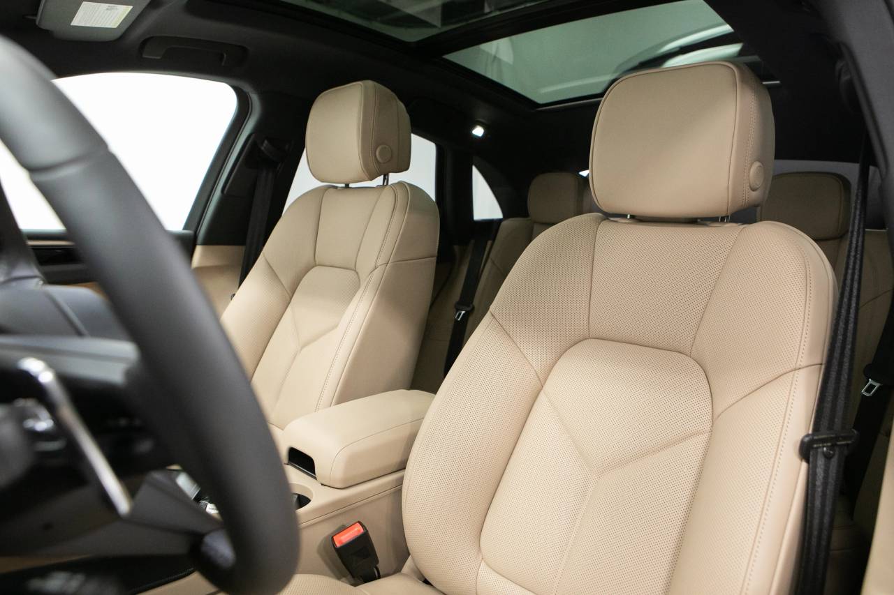 Thumbnail: 2026 Porsche Macan - 5