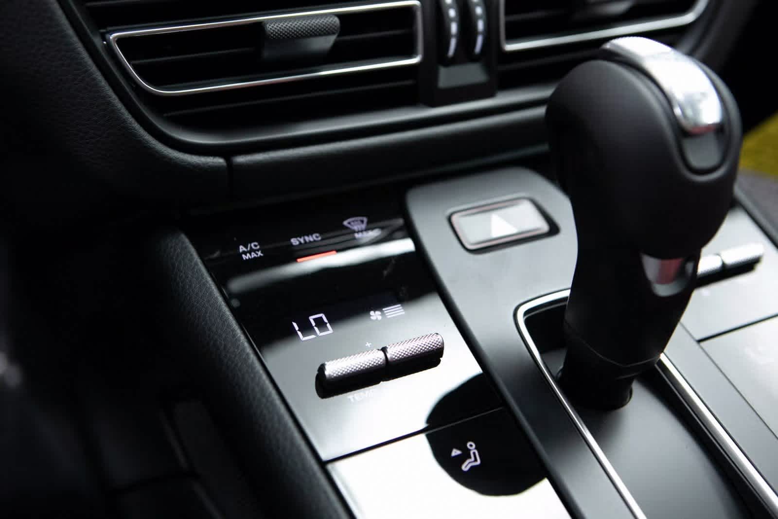 Thumbnail: 2025 Porsche Macan - 22