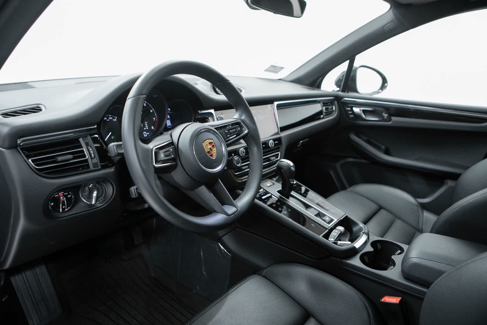 Thumbnail: 2026 Porsche Macan - 4