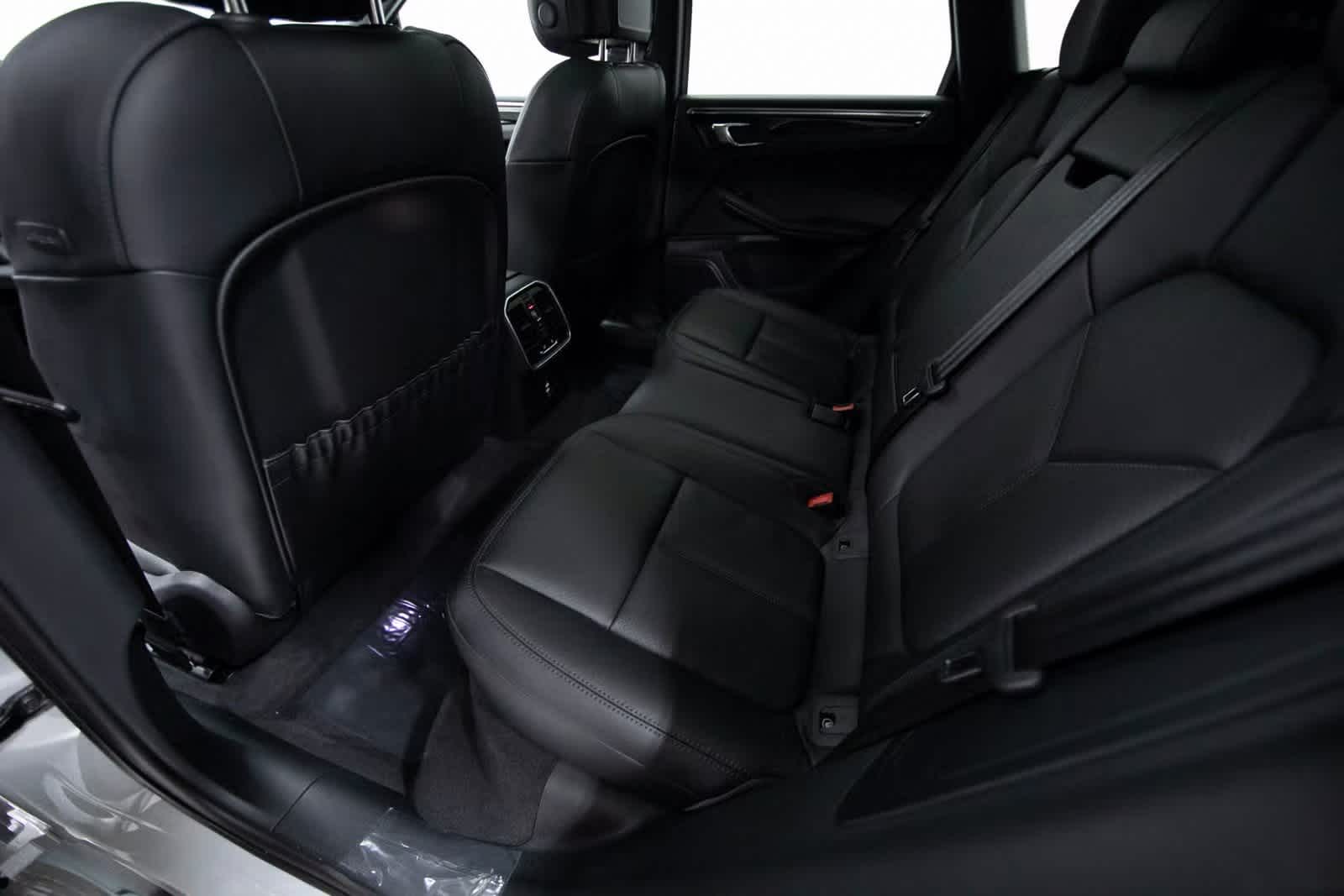 Thumbnail: 2025 Porsche Macan - 29