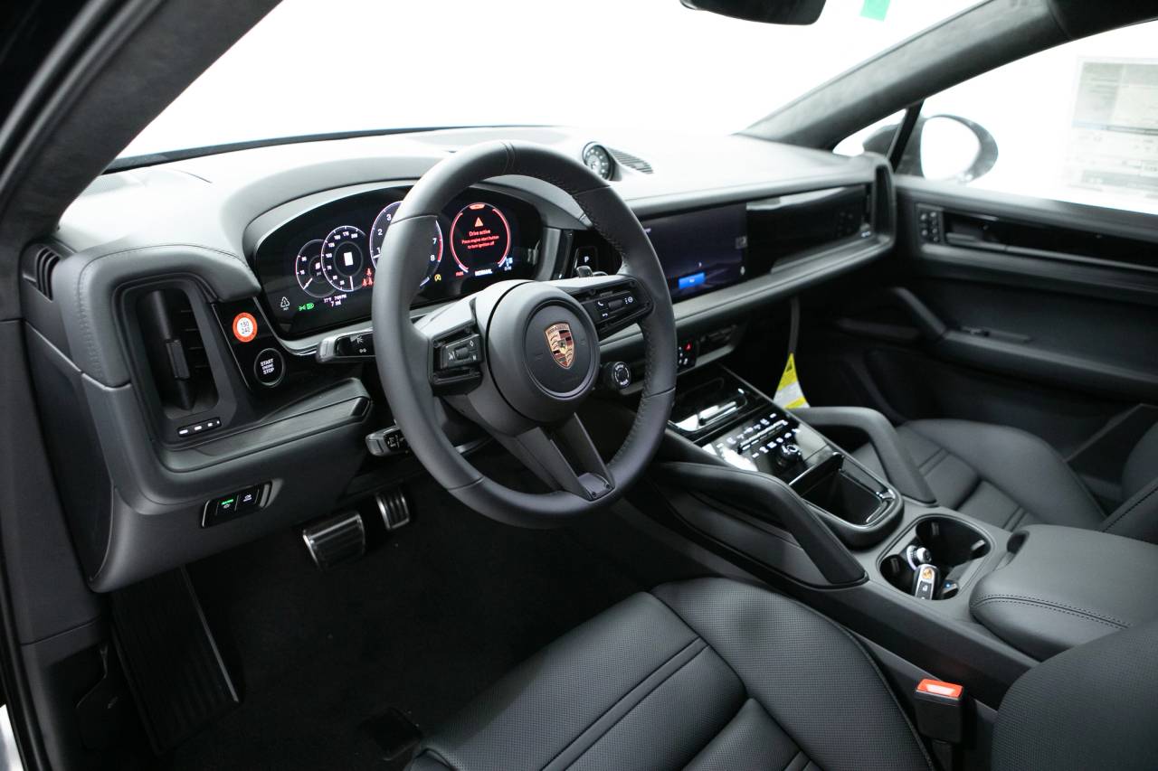 2026 Porsche Cayenne Coupe GTS photo 4