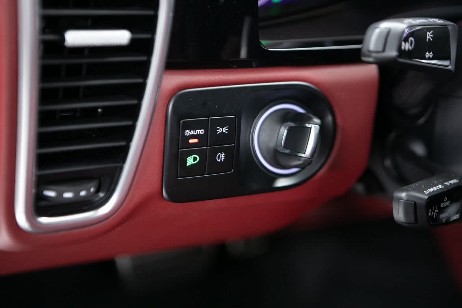 Thumbnail: 2022 Porsche Cayenne - 29