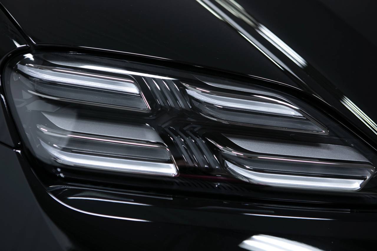 Thumbnail: 2026 Porsche Macan - 13