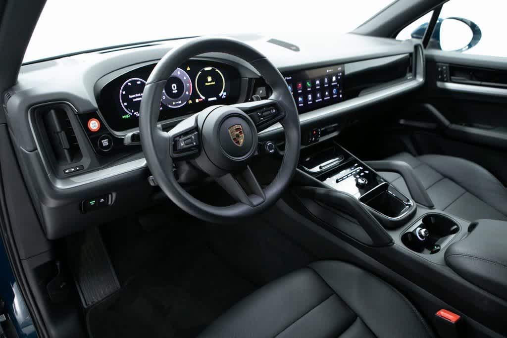 2024 Porsche Cayenne Base photo 4