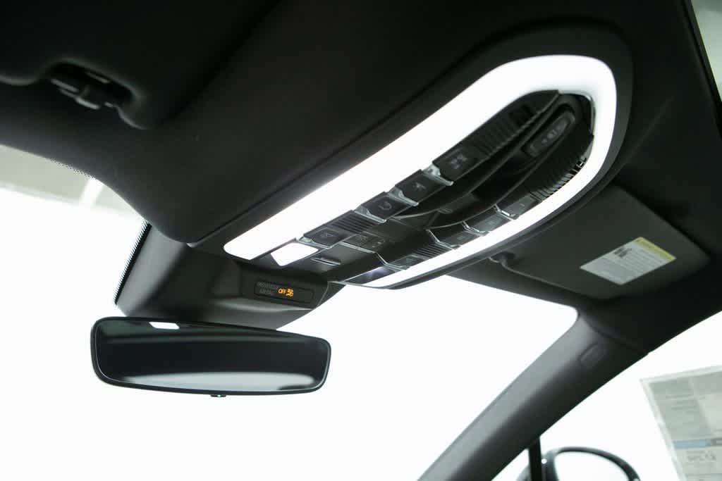 Thumbnail: 2025 Porsche Macan - 31