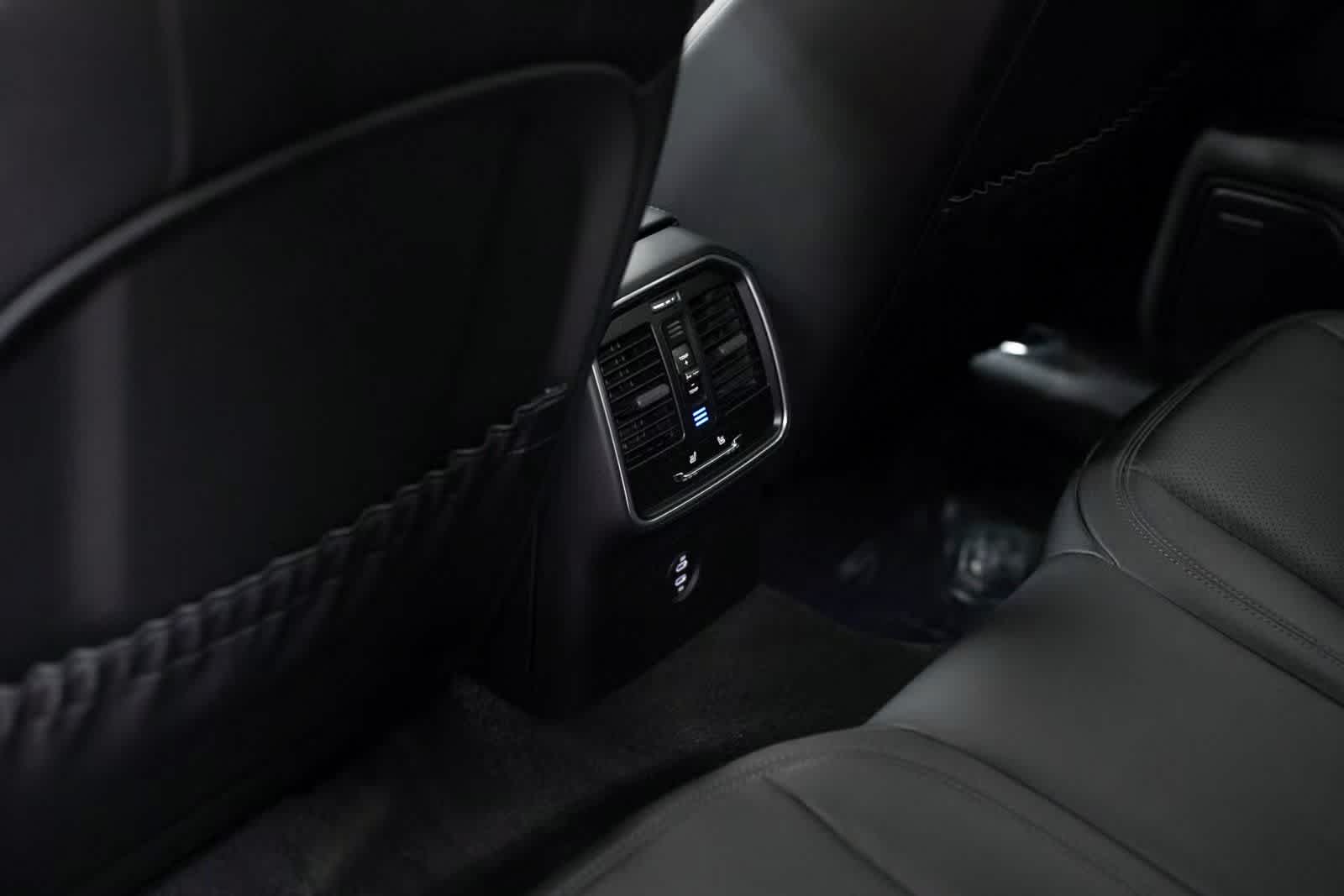 Thumbnail: 2025 Porsche Macan - 27