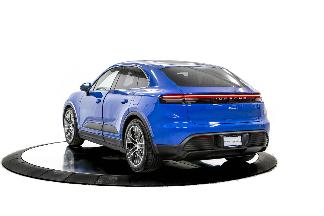 Thumbnail: 2026 Porsche Macan - 3