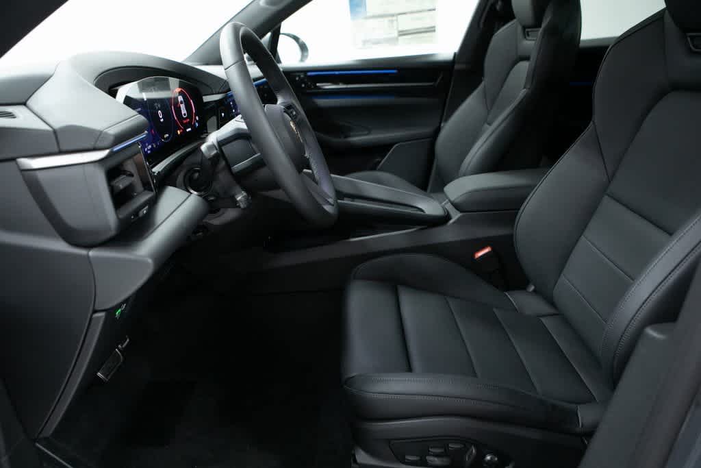 Thumbnail: 2025 Porsche Macan - 20