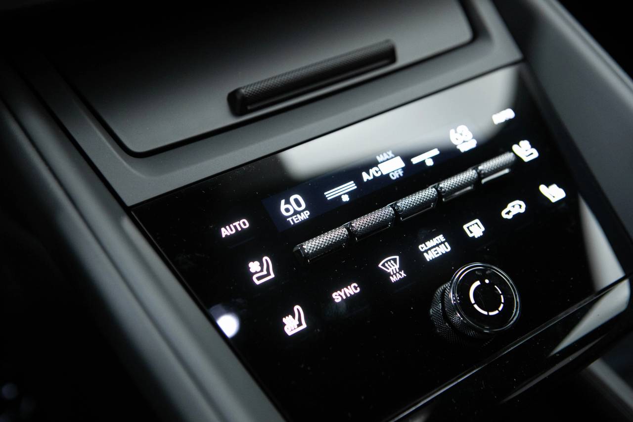 Thumbnail: 2026 Porsche Macan - 27