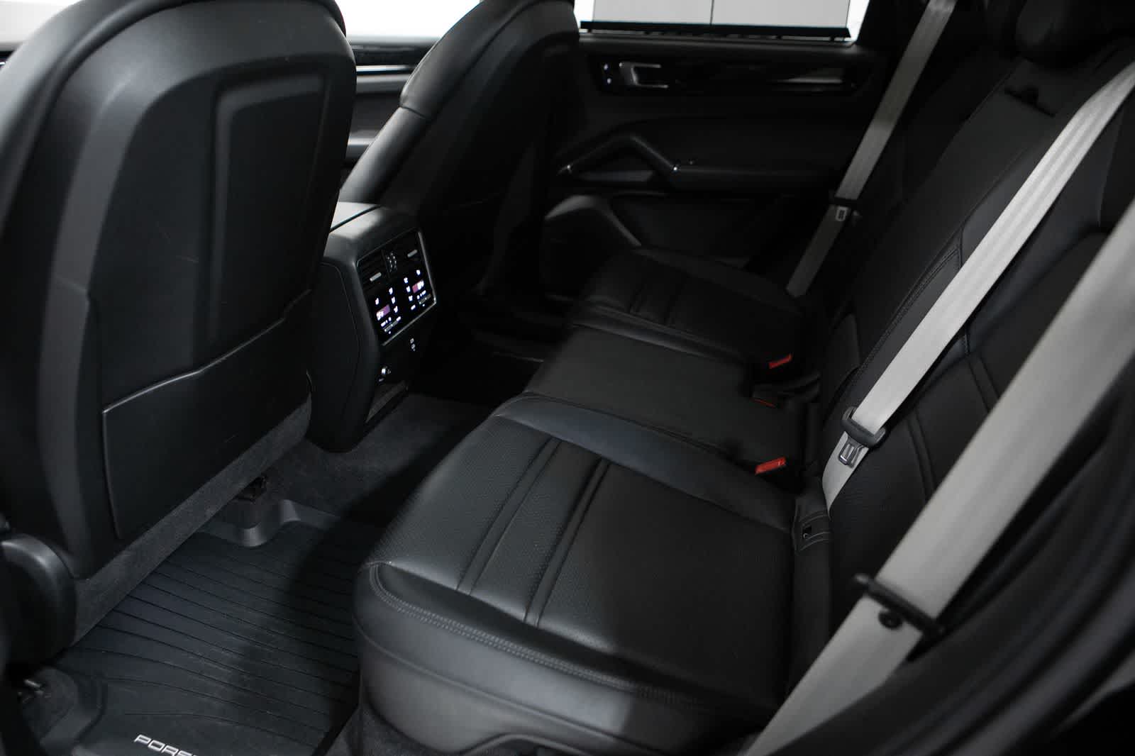 Thumbnail: 2023 Porsche Cayenne - 34