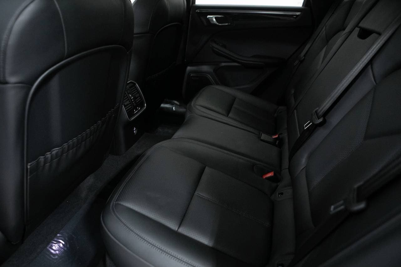 Thumbnail: 2026 Porsche Macan - 35