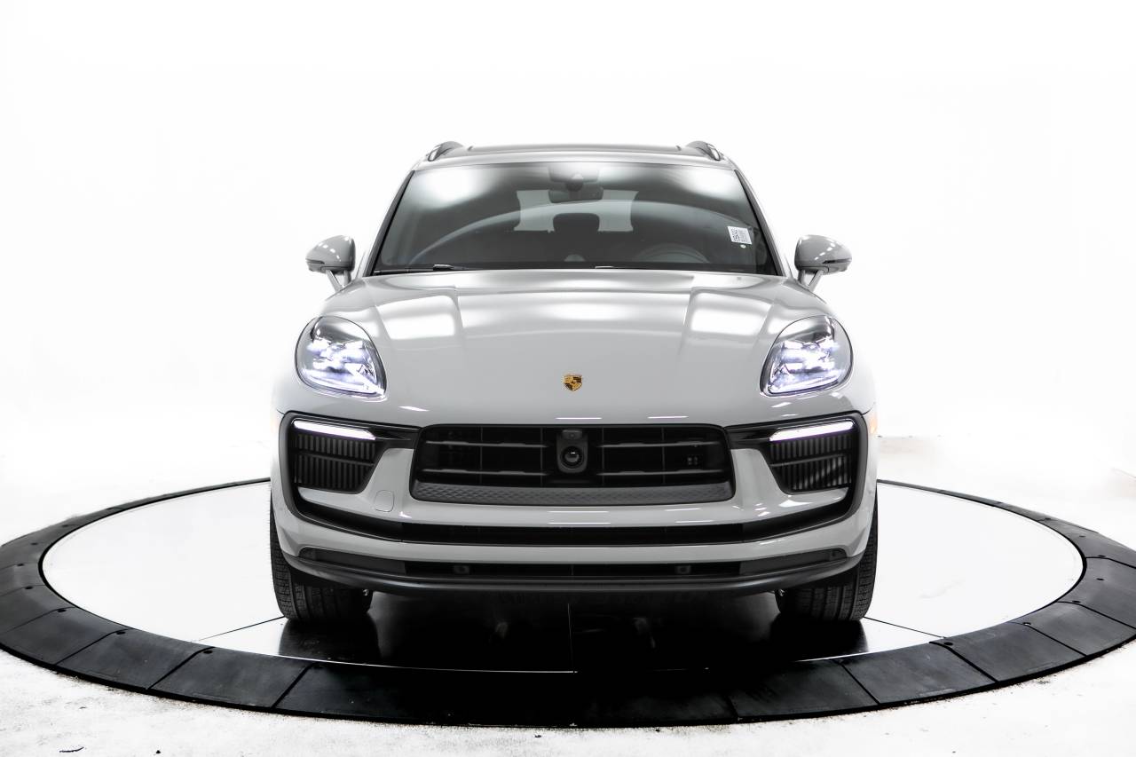 Thumbnail: 2025 Porsche Macan - 12