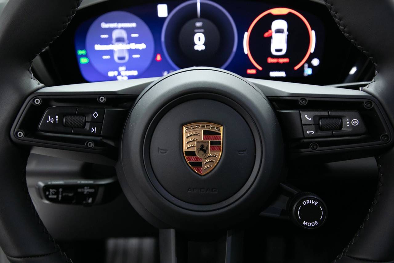 Thumbnail: 2025 Porsche Macan - 10