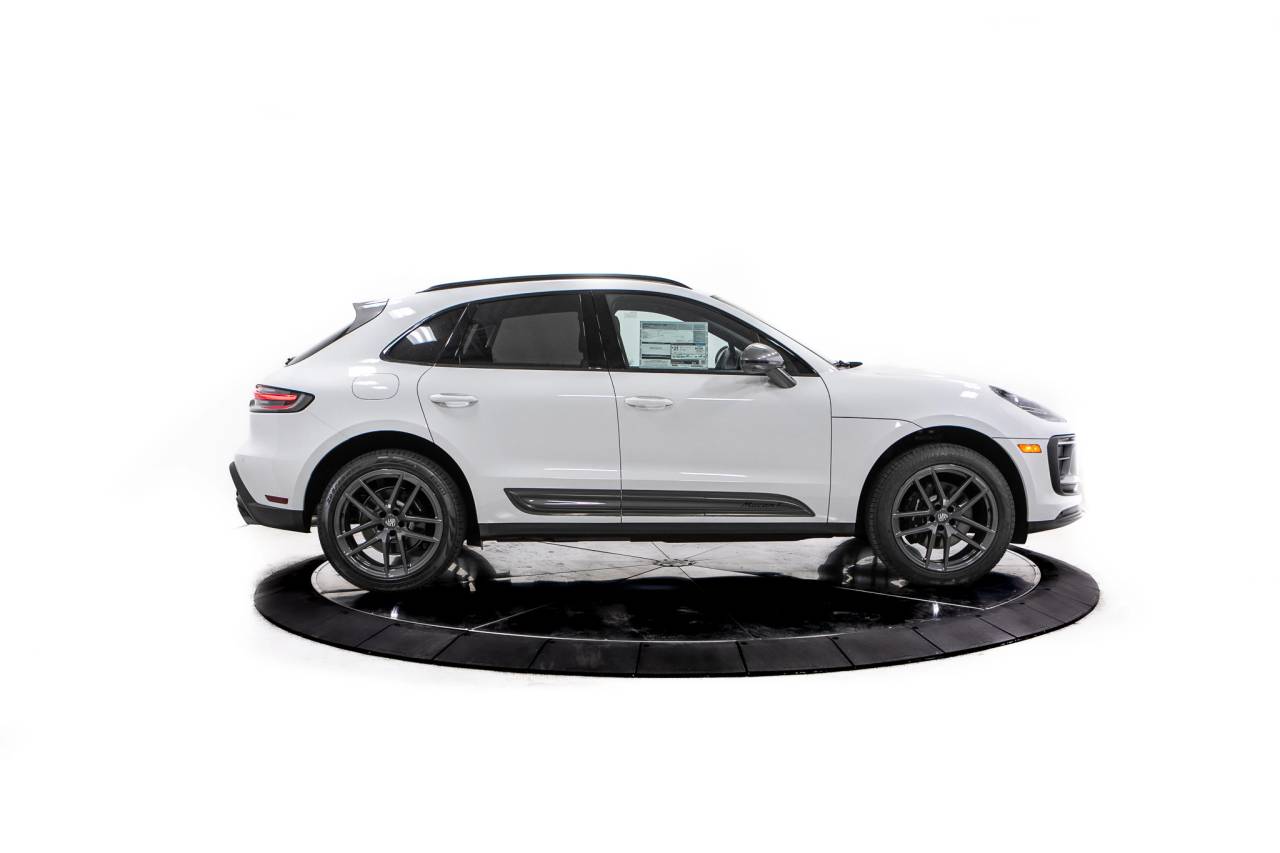 Thumbnail: 2026 Porsche Macan - 8
