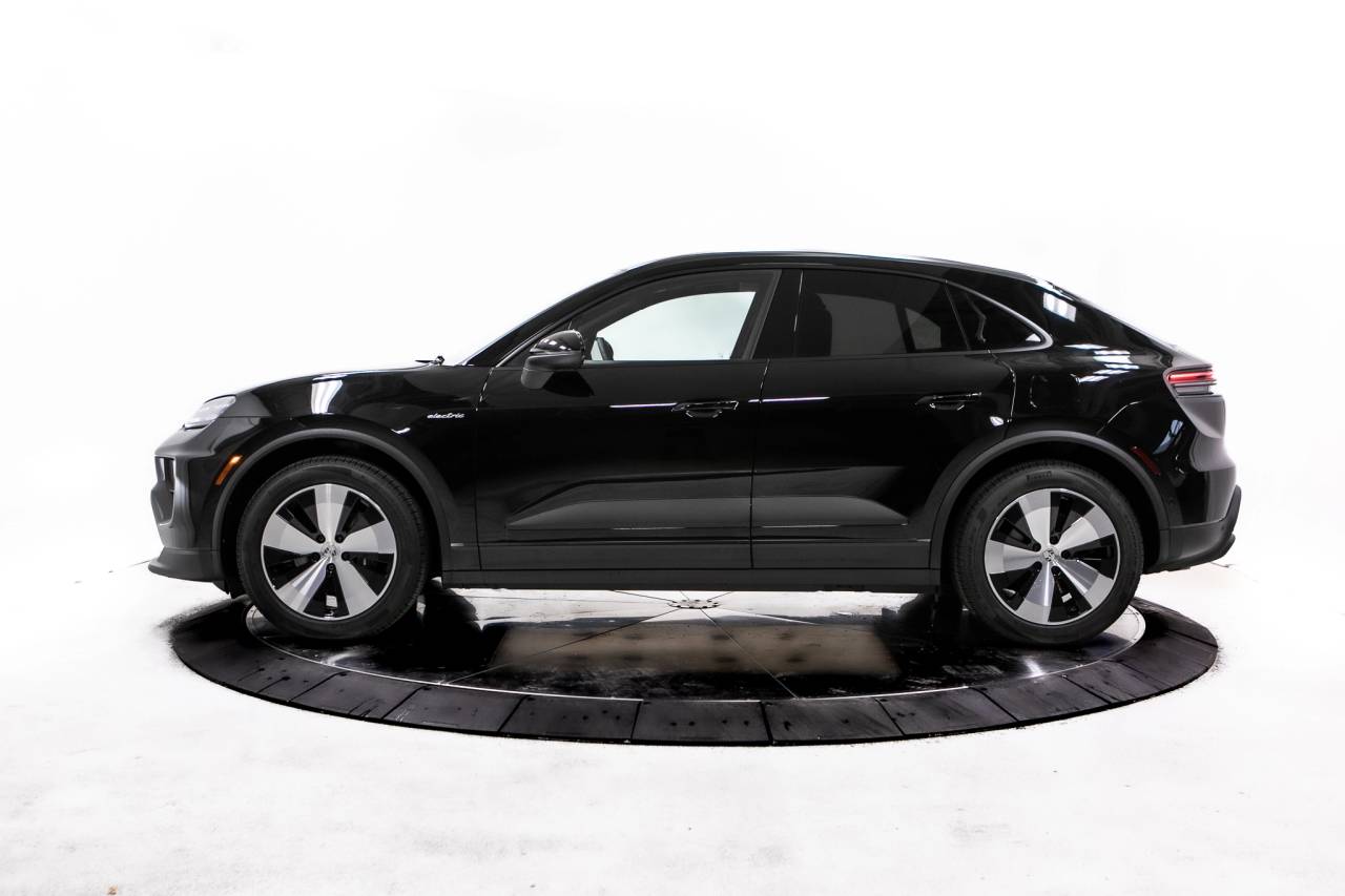 2025 Porsche Macan Electric photo 2