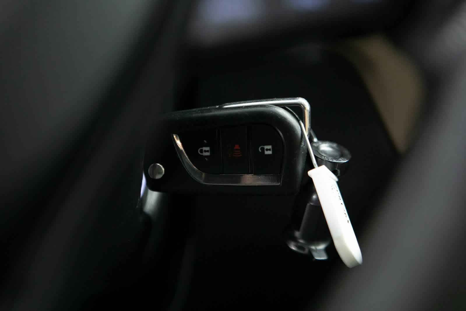 Thumbnail: 2021 Toyota RAV4 - 21