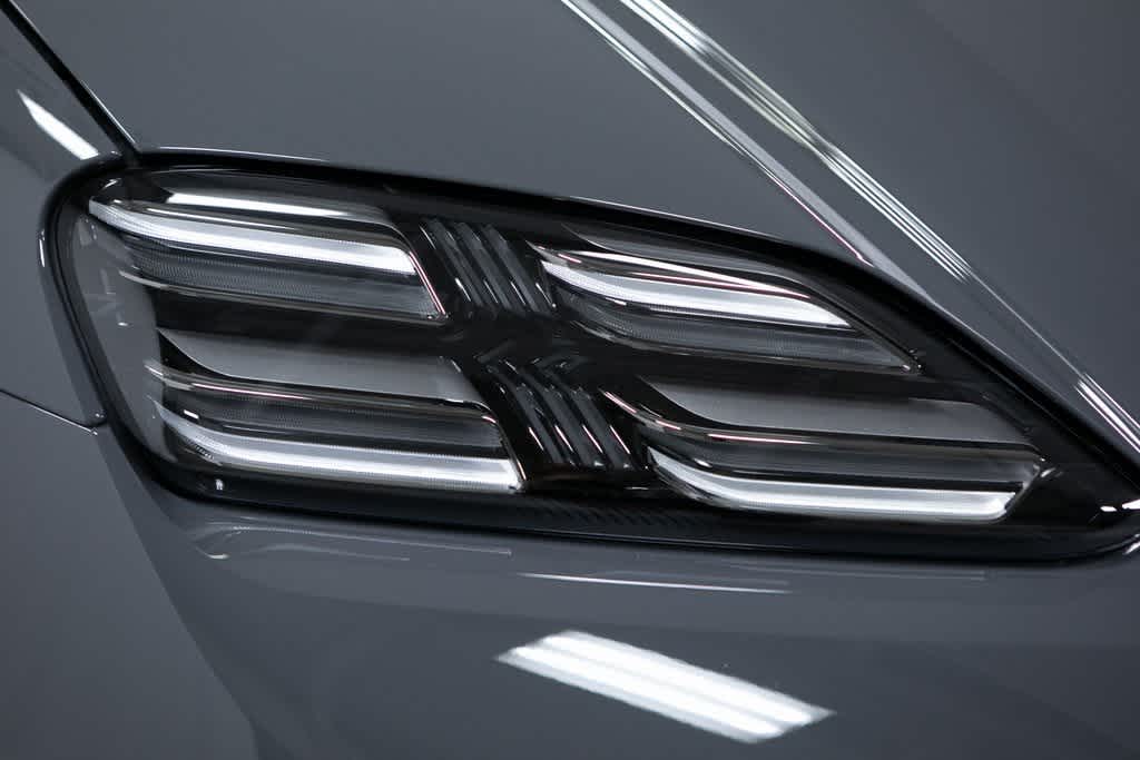 Thumbnail: 2025 Porsche Macan - 18
