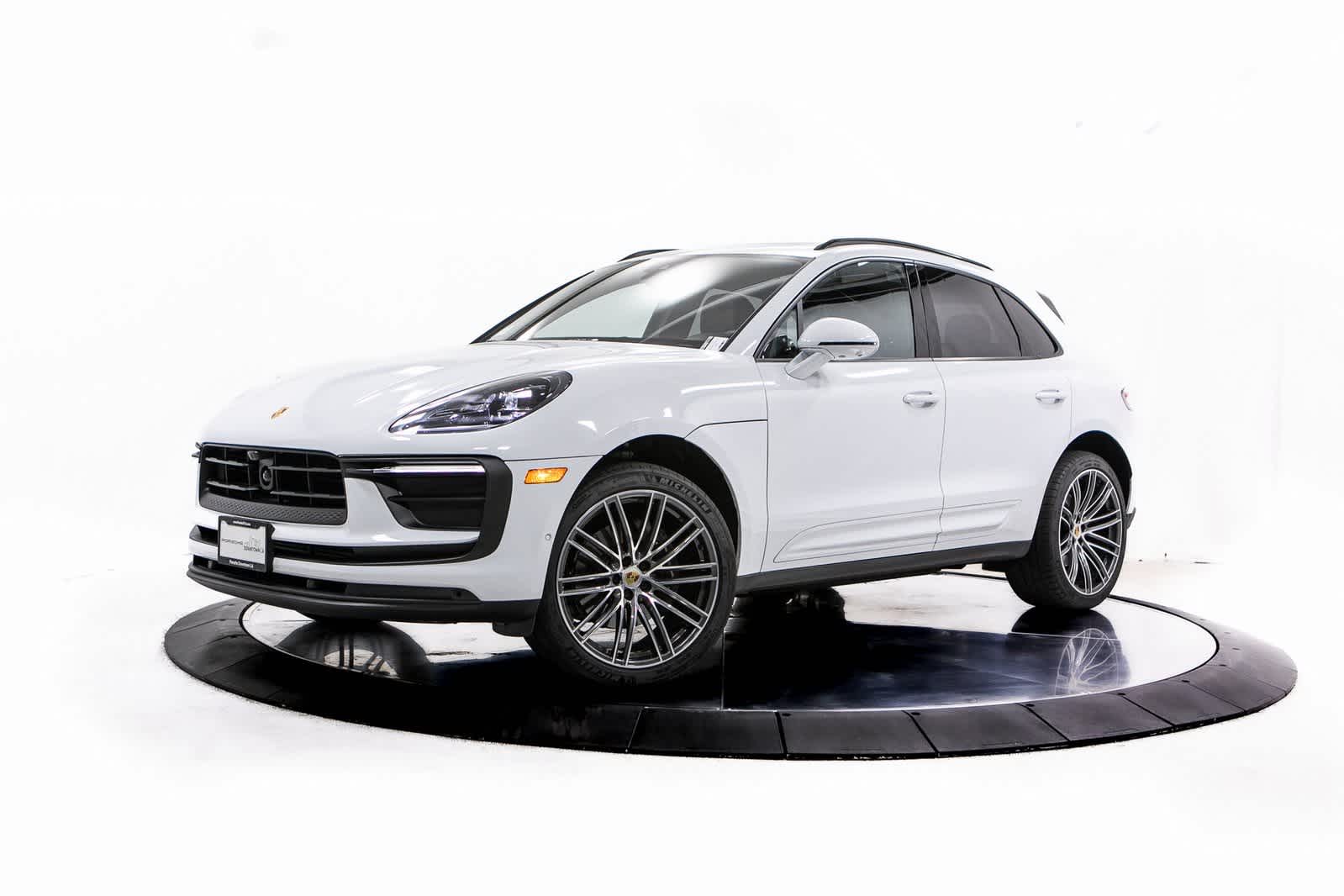 2025 Porsche Macan's photo