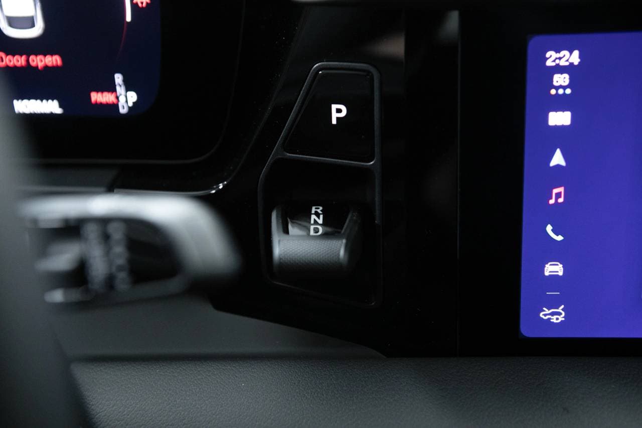 Thumbnail: 2026 Porsche Macan - 32