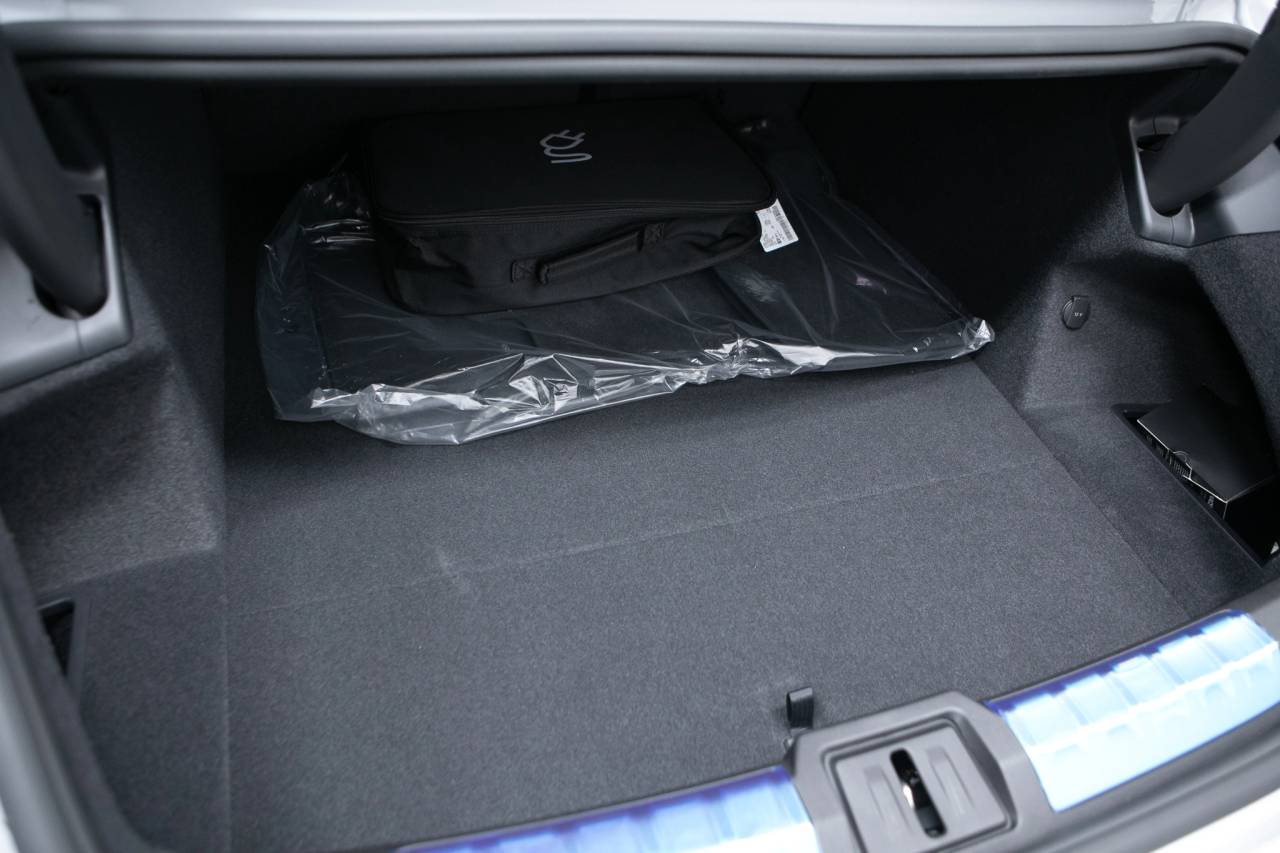 Thumbnail: 2026 Porsche Taycan - 39