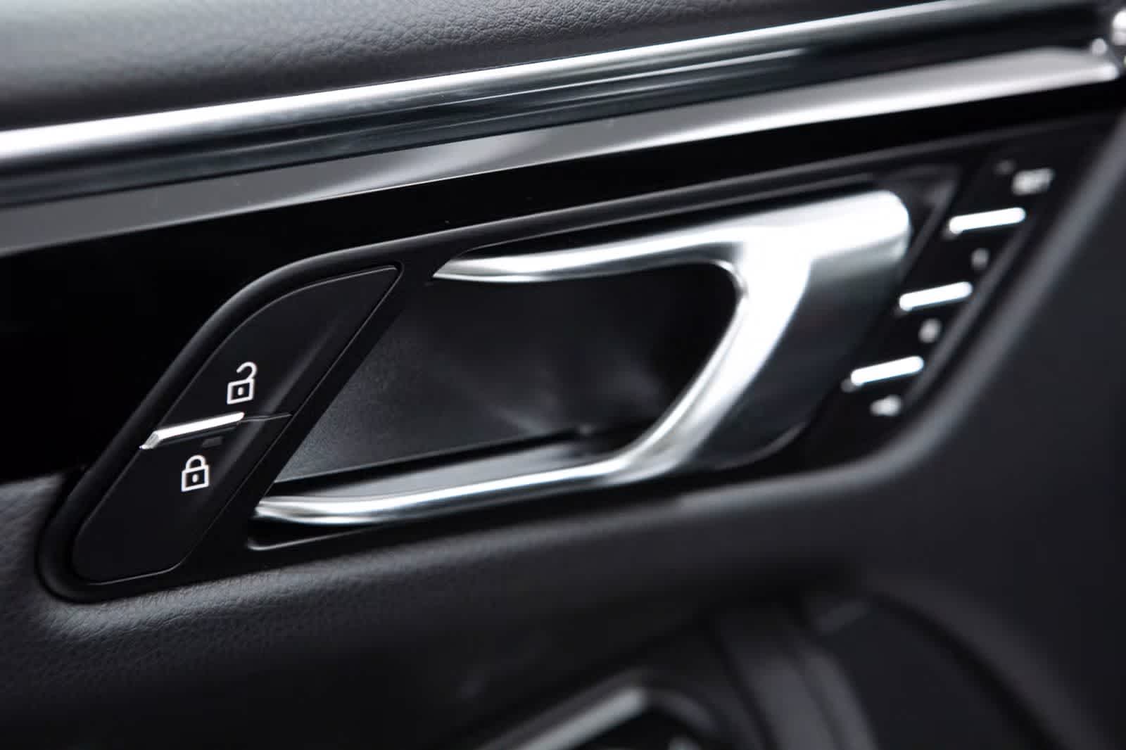 Thumbnail: 2026 Porsche Macan - 25