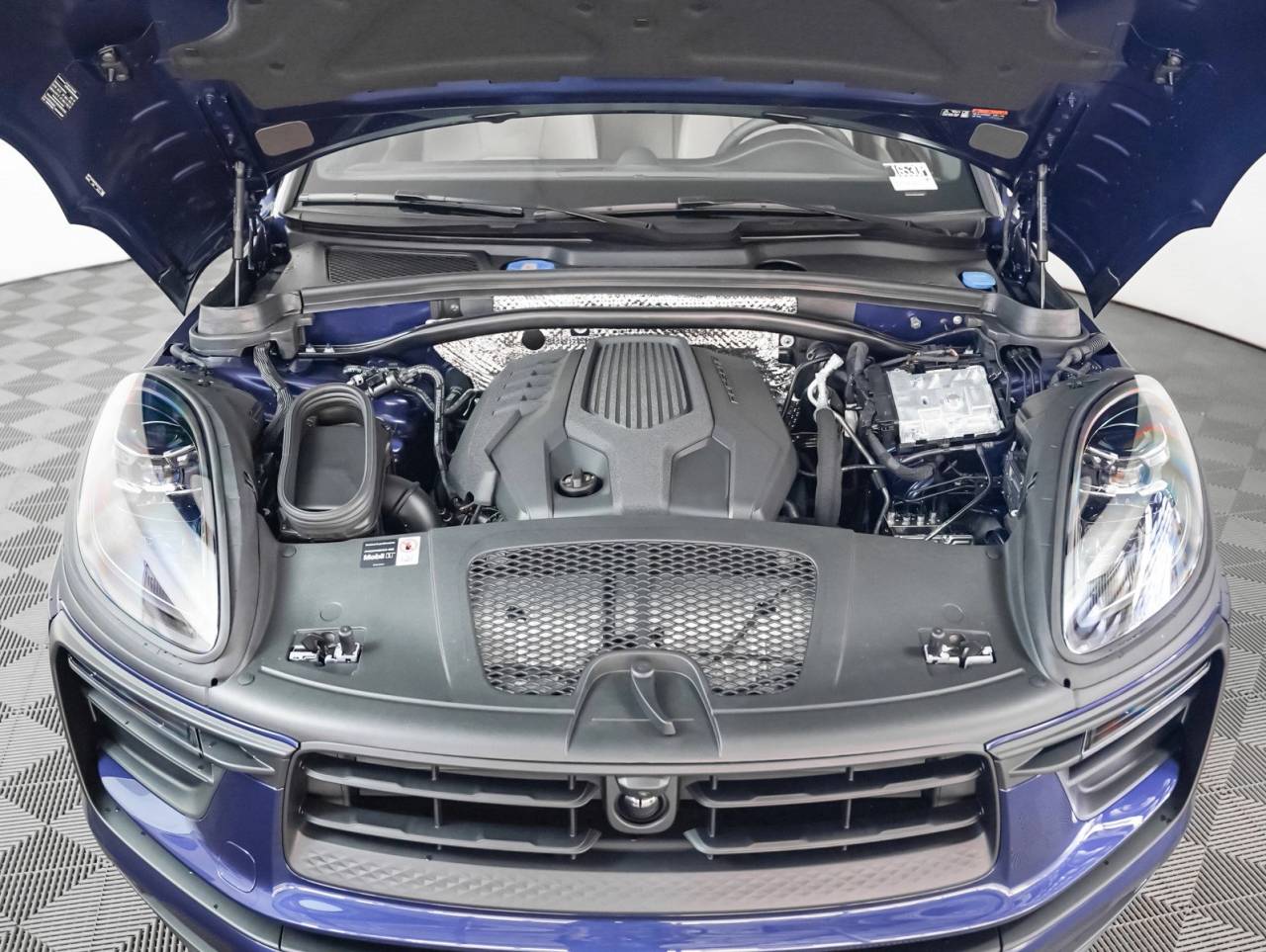 Thumbnail: 2025 Porsche Macan - 13