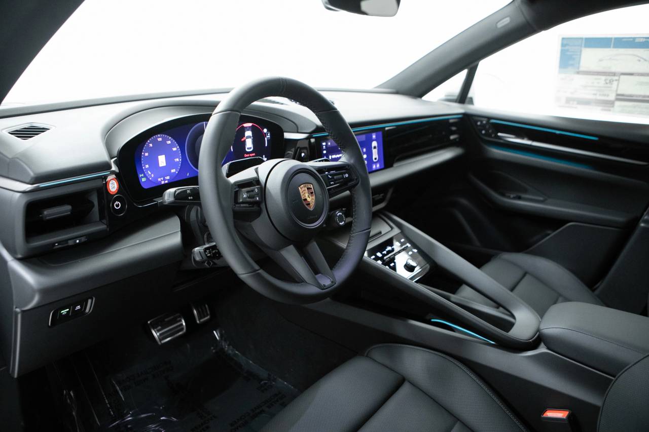 Thumbnail: 2026 Porsche Macan - 4