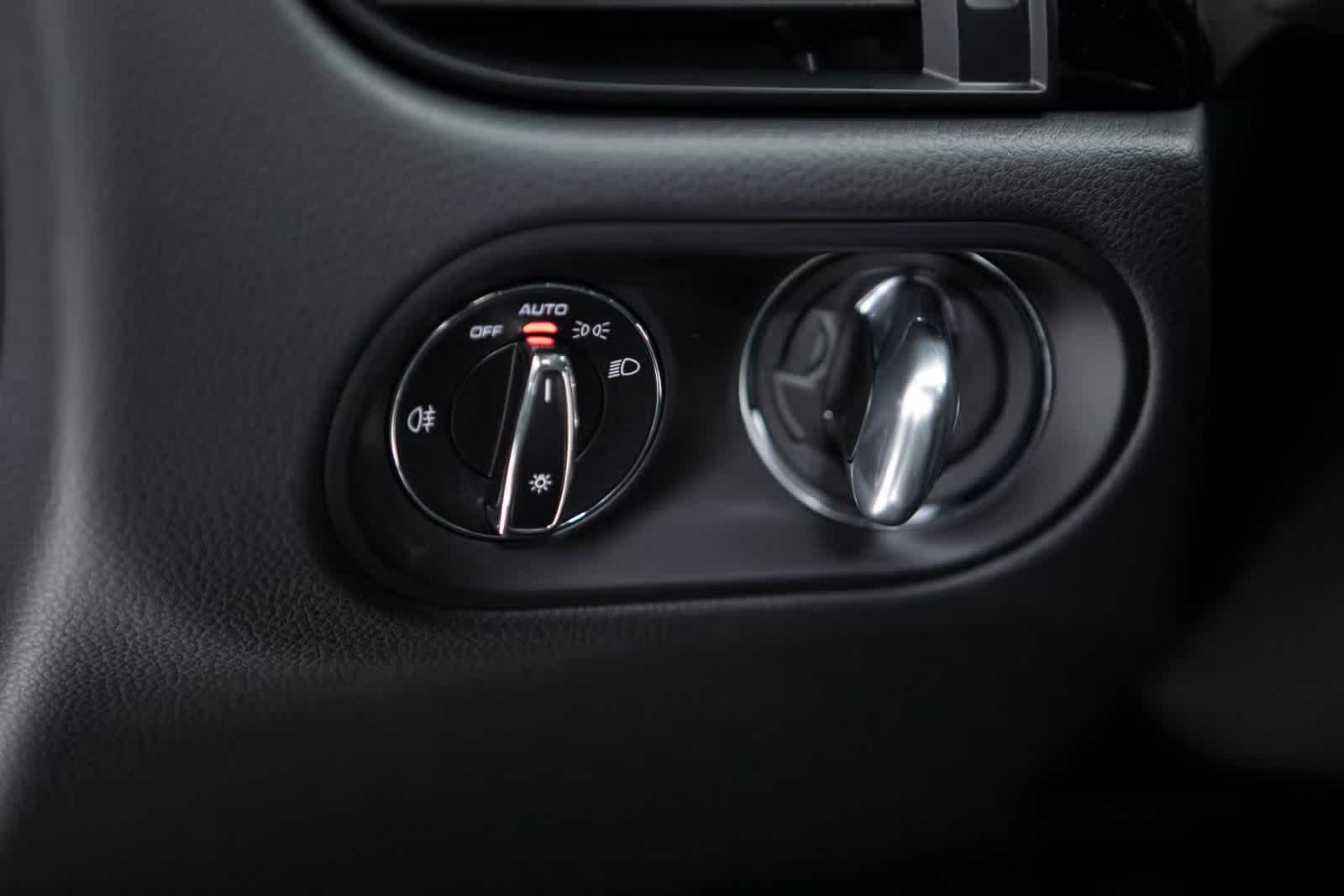 Thumbnail: 2025 Porsche Macan - 19