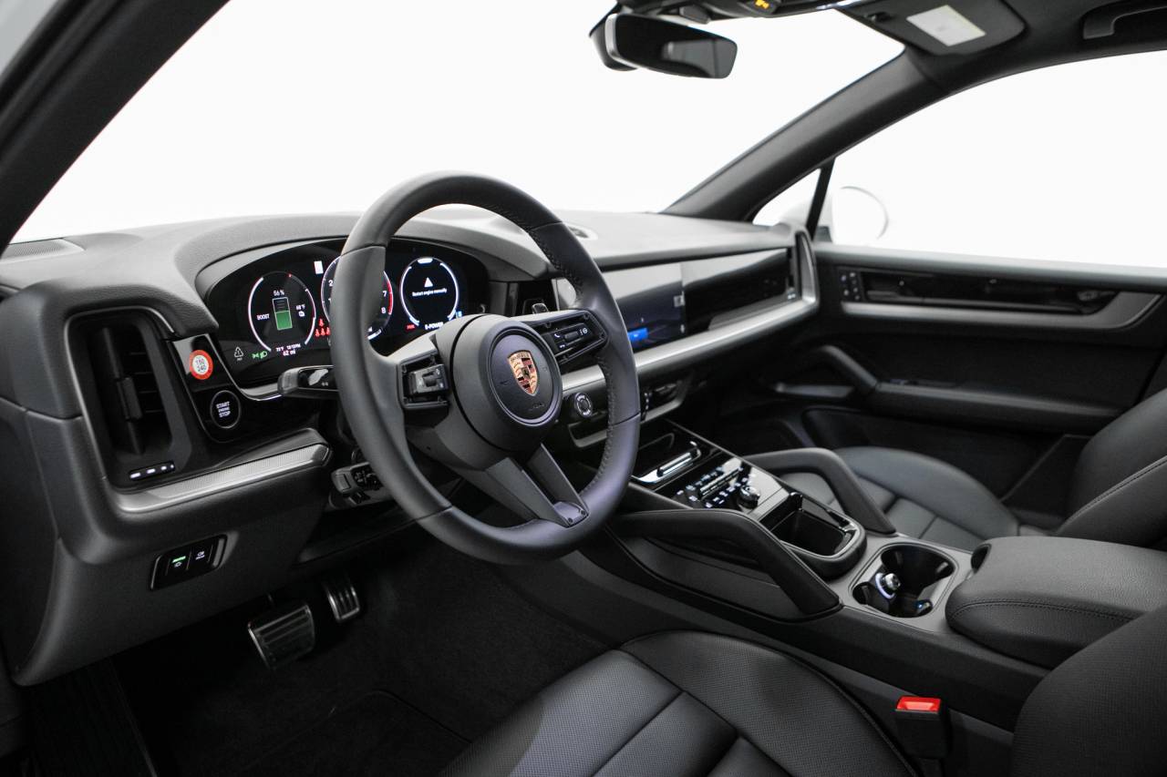Thumbnail: 2026 Porsche Cayenne - 4