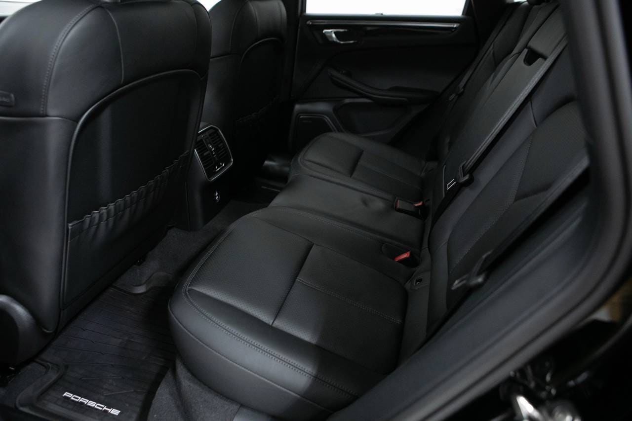 Thumbnail: 2026 Porsche Macan - 35