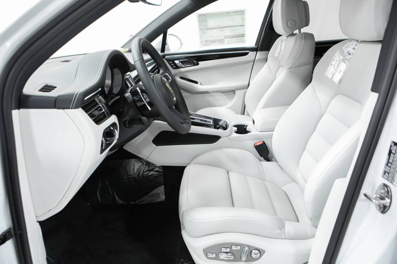 Thumbnail: 2026 Porsche Macan - 23