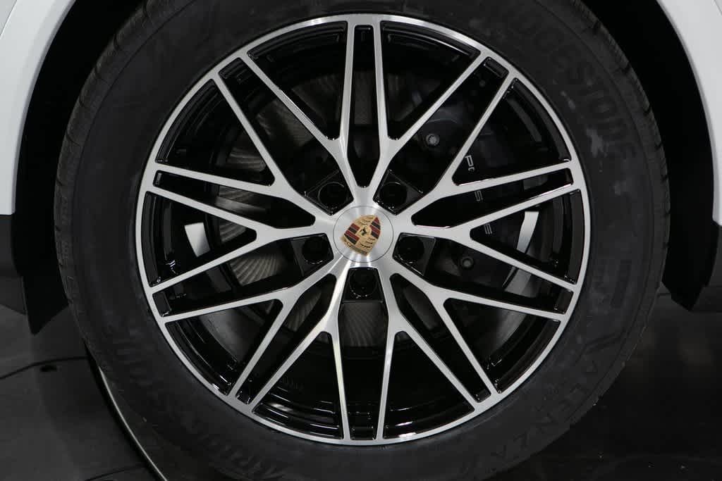 Thumbnail: 2025 Porsche  - 11